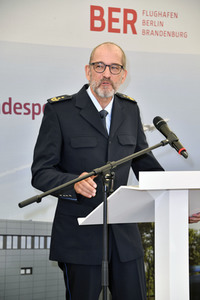 Fototermin zur Fertigstellung des Dienstgebäudes der Bundespolizei am BER in Berlin