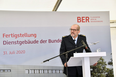 Fototermin zur Fertigstellung des Dienstgebäudes der Bundespolizei am BER in Berlin