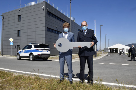 Fototermin zur Fertigstellung des Dienstgebäudes der Bundespolizei am BER in Berlin