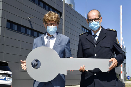 Fototermin zur Fertigstellung des Dienstgebäudes der Bundespolizei am BER in Berlin