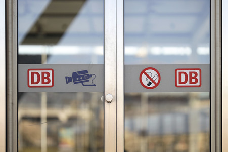 Symbolfoto Videoüberwachung und Rauchverbot