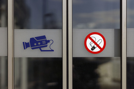 Symbolfoto Videoüberwachung und Rauchverbot