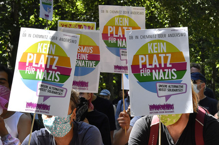 Gegendemo zum Protest gegen die Corona-Maßnahmen in Berlin