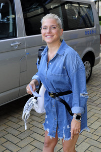 Ankünfte zur Aufzeichnung der TV Show 'Die Roland Kaiser Show: Liebe kann uns retten' in Leipzig