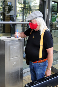 Ankünfte zur Aufzeichnung der TV Show 'Die Roland Kaiser Show: Liebe kann uns retten' in Leipzig