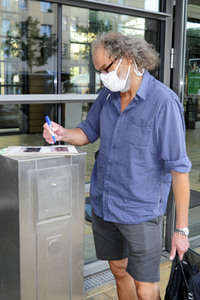 Ankünfte zur Aufzeichnung der TV Show 'Die Roland Kaiser Show: Liebe kann uns retten' in Leipzig