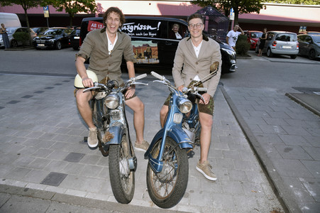 Filmpremiere 'Ausgrissn! In der Lederhosn nach Las Vegas' in Erding