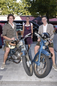 Filmpremiere 'Ausgrissn! In der Lederhosn nach Las Vegas' in Erding