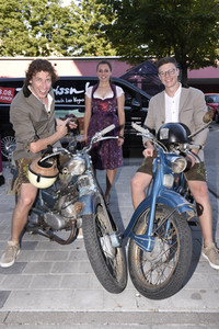 Filmpremiere 'Ausgrissn! In der Lederhosn nach Las Vegas' in Erding