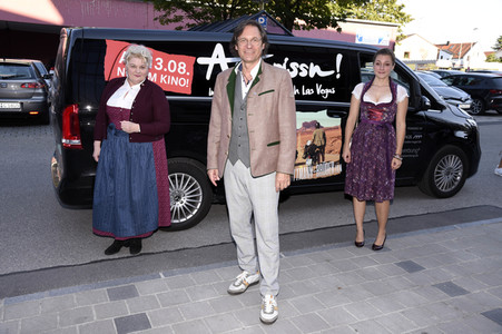 Filmpremiere 'Ausgrissn! In der Lederhosn nach Las Vegas' in Erding
