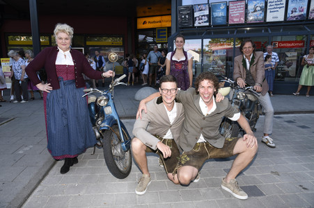 Filmpremiere 'Ausgrissn! In der Lederhosn nach Las Vegas' in Erding