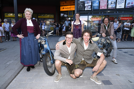 Filmpremiere 'Ausgrissn! In der Lederhosn nach Las Vegas' in Erding