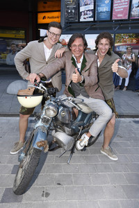 Filmpremiere 'Ausgrissn! In der Lederhosn nach Las Vegas' in Erding