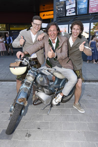 Filmpremiere 'Ausgrissn! In der Lederhosn nach Las Vegas' in Erding