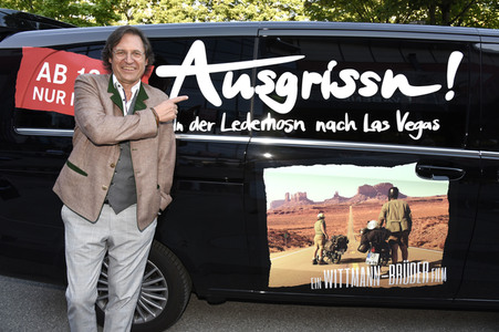 Filmpremiere 'Ausgrissn! In der Lederhosn nach Las Vegas' in Erding