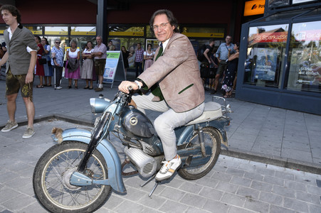 Filmpremiere 'Ausgrissn! In der Lederhosn nach Las Vegas' in Erding