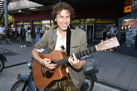 Filmpremiere 'Ausgrissn! In der Lederhosn nach Las Vegas' in Erding