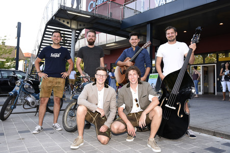 Filmpremiere 'Ausgrissn! In der Lederhosn nach Las Vegas' in Erding