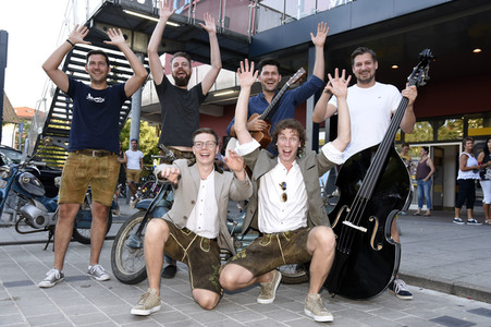 Filmpremiere 'Ausgrissn! In der Lederhosn nach Las Vegas' in Erding