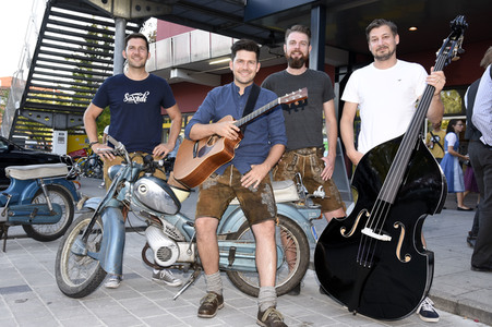 Filmpremiere 'Ausgrissn! In der Lederhosn nach Las Vegas' in Erding