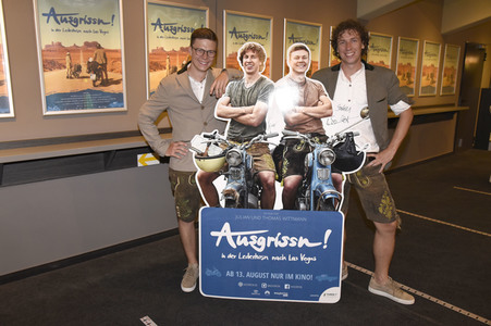 Filmpremiere 'Ausgrissn! In der Lederhosn nach Las Vegas' in Erding