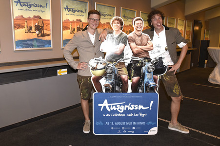 Filmpremiere 'Ausgrissn! In der Lederhosn nach Las Vegas' in Erding