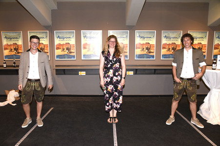 Filmpremiere 'Ausgrissn! In der Lederhosn nach Las Vegas' in Erding