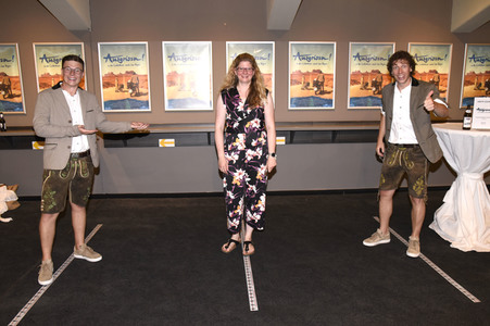 Filmpremiere 'Ausgrissn! In der Lederhosn nach Las Vegas' in Erding