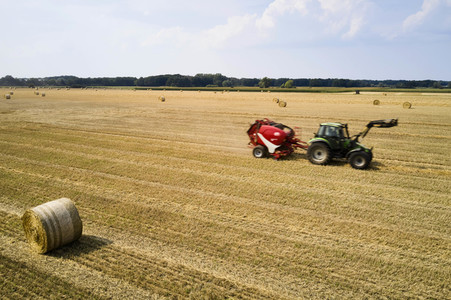 Strohballenpressen bei Altwarmbüchen