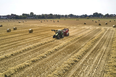 Strohballenpressen bei Altwarmbüchen