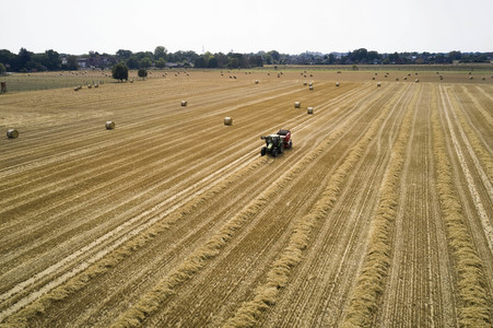 Strohballenpressen bei Altwarmbüchen
