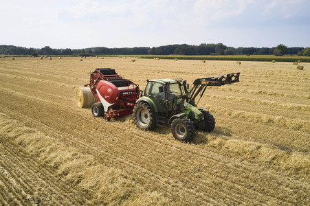 Strohballenpressen bei Altwarmbüchen