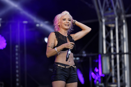 Konzert von Mia Julia Brückner in Bonn