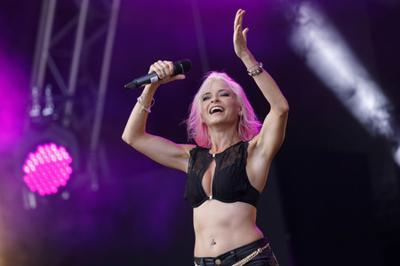 Konzert von Mia Julia Brückner in Bonn