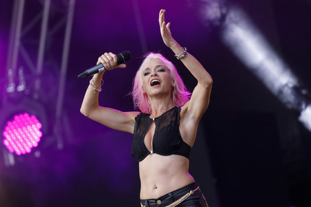 Konzert von Mia Julia Brückner in Bonn