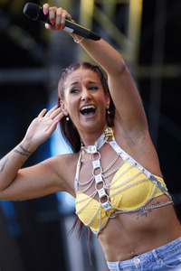 Konzert von Mia Julia Brückner in Bonn