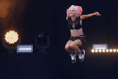 Konzert von Mia Julia Brückner in Bonn