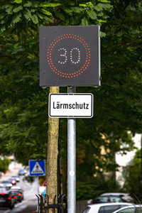 Symbolfoto LED-Verkehrsschild