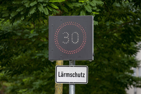 Symbolfoto LED-Verkehrsschild