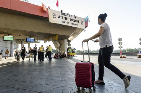 Extinction Rebellion Aktion am Flughafen tegel in Berlin