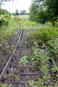 Symbolfoto stillgelegte Bahntrasse