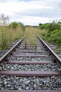 Symbolfoto stillgelegte Bahntrasse