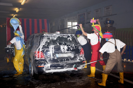 Presse-Premiere 'Clown-Car-Wash' in München
