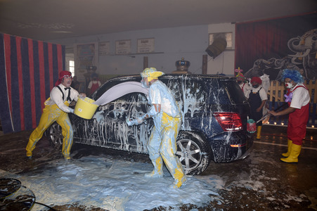 Presse-Premiere 'Clown-Car-Wash' in München