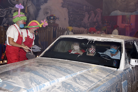 Presse-Premiere 'Clown-Car-Wash' in München