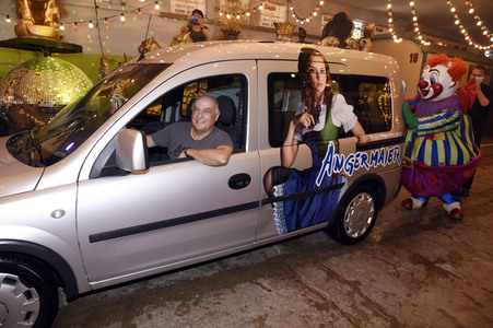 Presse-Premiere 'Clown-Car-Wash' in München