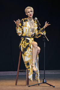 Auftritt von Lisa Eckhart in Dresden