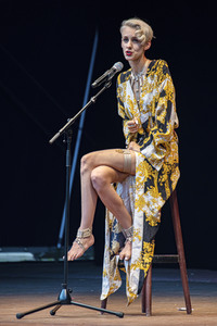 Auftritt von Lisa Eckhart in Dresden