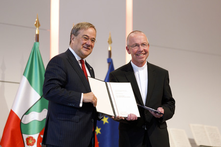 Verleihung des Landesverdienstordens Nordrhein-Westfalen in Köln