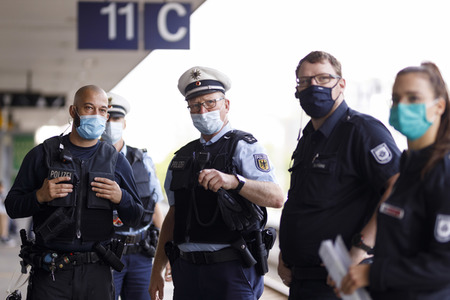 Großaktion zur Einhaltung der Maskenpflicht in Köln